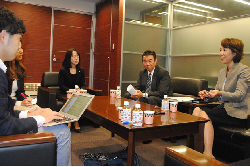 インタビューの様子